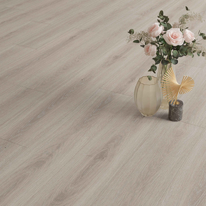 Suelo SPC con Aspecto de Madera para Baño, Capa de Desgaste de 0.15mm, Acabado Mate, Estilo Roble, Logotipo Personalizado OEM, Certificación SGS y RoHS - Product Image 1