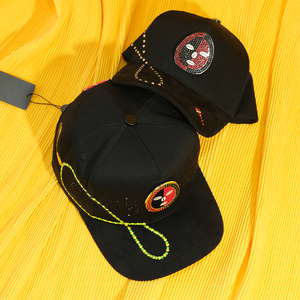 Casquettes de baseball Big <span class=keywords><strong>Boss</strong></span> OEM ODM, nouveau design, style urbain, luxe, avec broderie de strass et doublure en satin de soie, et broche masque en métal - Product Image 4