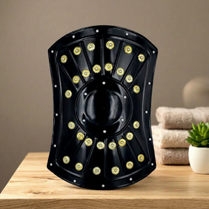 Escudo Metálico Ovalado Negro con Detalles en Dorado, Estilo Antiguo, Decoración para el Hogar - Product Image 1