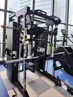 Équipement de musculation à domicile très demandé : Machine Smith pour Squats et Crossover de Câbles pour l'entraînement sportif et la musculation, avec support de câbles intégré