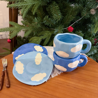 Ensemble de tasses à café en céramique peintes à la main, ciel bleu et nuages blancs, tasses à café de l'après-midi avec soucoupes, tasses à thé irrégulières façonnées à la main avec soucoupes