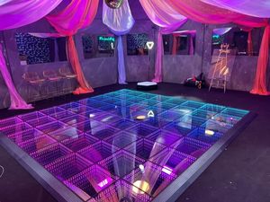 Tuiles de sol LED Abyss Mirror, briques lumineuses 3D, tunnel éclairé, scène, KTV, bar, tuiles de sol de danse, indice de protection IP68 pour parc à thème - Product Image 2