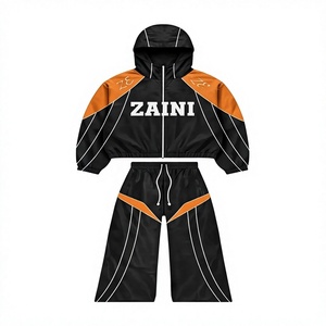 Conjunto de Chaqueta Cortavientos de Poliéster Premium para Mujer, 120 GSM, Negro con Paneles en Naranja, Capucha, Logotipo Personalizado con Sublimación - Product Image 1