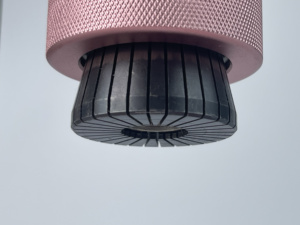 Machine de sertissage et de capsulage pour flacons de parfum, y compris les flacons pulvérisateurs et les capuchons de pompe, avec fonction de pressage des anneaux de col intermédiaire - Product Image 5