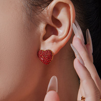 Magnifique ensemble de bijoux plaqué or 18 carats avec pendentif en zircon rouge en forme de cœur, collier ras du cou, boucles d'oreilles pendantes et bague