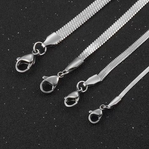 Chaîne de lame en acier inoxydable nouveau collier européen et américain pour hommes et femmes personnalisé collier de clavicule plate os de serpent - Product Image 4