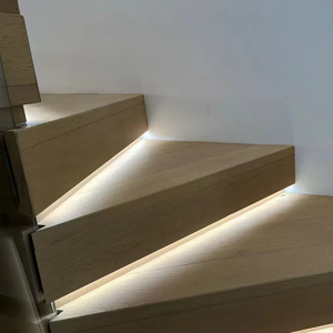 Marches d'<span class=keywords><strong>escalier</strong></span> en bois courbé traditionnelles et durables pour l'intérieur avec bande antidérapante et construction bois-acier, garantie de 3 ans - Product Image 1