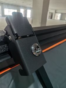 เต็นท์หลังคาแข็งทรงสามเหลี่ยมอะลูมิเนียมน้ำหนักเบาสำหรับตั้งแคมป์บนหลังคารถยนต์อัตโนมัติ - Product Image 2