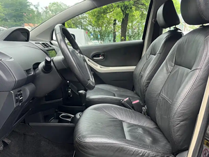 Toyota Yaris 1.6 Automatique Supremes d'occasion 2008, configuration intérieure complète, durable, abordable, essence, hayon - Product Image 4