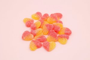 Produttore OEM ODM di <span class=keywords><strong>Caramelle</strong></span> a Forma di <span class=keywords><strong>Cuore</strong></span> al Succo di Pesca, Dolci e Aspre, Prezzo Basso, Vendita all'Ingrosso, Confezione Personalizzata - Product Image 5