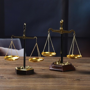 Bilancia Vintage Retrò Artigianale in Lega <span class=keywords><strong>di</strong></span> Zinco, Simbolo <span class=keywords><strong>di</strong></span> <span class=keywords><strong>Giustizia</strong></span> e Equità, Ornamento per Laurea, Matrimonio, Compleanno, per Vetrine - Product Image 4