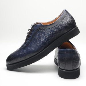 Zapatos de cuero con punta redonda para hombre tallados a mano de alta calidad con un estilo británico caballeroso - Product Image 4