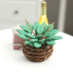 Miniature décorative en argile pour maison de poupée, modèle de fleur en plastique DIY avec panier suspendu et plantes vertes - Product Image 3