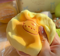 Jouets alimentaires moelleux Zoey Cheese Cake en mousse PU à remontée lente pour le soulagement du stress, nouveauté à presser, vente en gros