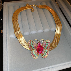 2024 nueva llegada Medieval diamante mariposa serpiente hueso collar arte Retro Palacio cadena collar Rosa cristal gargantilla collares - Product Image 3