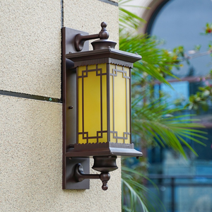 โคมไฟกลางแจ้งยุโรปสีดำพร้อมไฟติดผนังกระจกหกด้านโคมไฟอลูมิเนียมหล่อโคมไฟผนังพลังงานแสงอาทิตย์ - Product Image 2