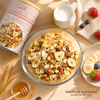 Granola havermout met gemengde noten en gedroogd fruit, amandelen, rozijnen, dadels, volkoren haver, voedzame voeding, groothandel leverancier