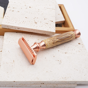 Maquinilla de afeitar con mango largo de bambú para hombre, maquinilla de afeitar de seguridad de doble filo, venta al por mayor - Product Image 2