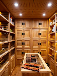 Diseño Interior de Lujo para Salón de Cigarros, Humidor con Sistema de Humidificación Integrado, Vitrina de Exhibición de Cedro Español, Solución Completa para Tiendas - Product Image 1