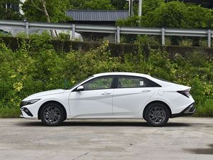 Oferta Especial: Vehículo a Gasolina Beijing Hyundai Elantra, Sedán de Lujo Automático, Nuevo Auto Deportivo, Alta Velocidad 190KM/H, Bajo Kilometraje - Product Image 5