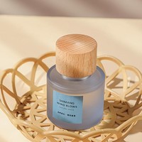 Vente en gros d'usine, flacon de parfum en verre de haute qualité de 50 ml, nouveau design, bouchon en bois, emballage de boîte