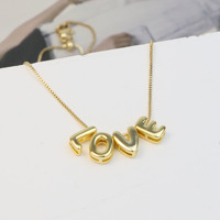 Collier pendentif en laiton « Lettre d'amour » avec chaîne élégante, idéal pour la fête des Mères