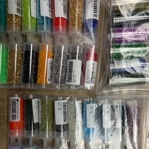 Cuentas de Semilla <span class=keywords><strong>Miyuki</strong></span> <span class=keywords><strong>Delica</strong></span> Japonesas Originales en <span class=keywords><strong>Colores</strong></span> Surtidos, 10 Gramos/Tubo, 11/0, 1.6mm, para Hacer Pulseras, Collares, Pendientes y Joyería - Product Image 5