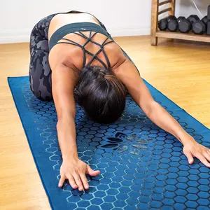 Doppelseitiger Griff Mikro faser Öko Yoga Handtuch benutzer definierte Logo Rpet Mikro faser Yoga Matte Handtuch mit rutsch festem Silikon
