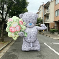 Ours en peluche gonflable ondulant de 2 m avec bouquet de fleurs, modèle ours de dessin animé pour la Saint-Valentin, mariage/fleuriste