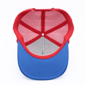 Gorra Deportiva Personalizada al por Mayor de 5 Paneles, 100% Poliéster Transpirable e Impermeable, Diseño Espigado con Orificios Cortados a Láser, Logotipo de PVC y Goma - Product Image 6