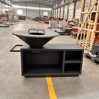 Grand barbecue extérieur moderne avec chariot en acier Corten pour plus de 5 personnes, idéal pour le camping