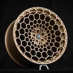 Cerchi in Lega Forgiati Rolls-Royce Cullinan per Serie 8 Nuovo Design a Nido d'Ape Mercedes-Polar Krypton PCD 98mm Cromati - Product Image 1