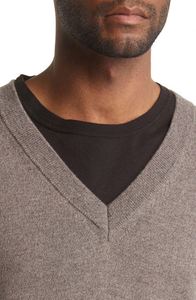 Pull en laine mérinos personnalisé pour homme, col en V, tricoté à manches longues, idéal pour l'hiver - Product Image 4