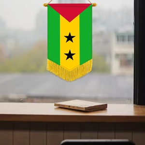 Bandera Nacional de Santo Tomé y Príncipe con borlas 20X30cm está dispuesta en la esquina del café - Product Image 1