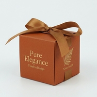 Boîte cadeau en terre cuite personnalisée avec ruban satiné bronze et motif épinette dorée pour la décoration intérieure et la vente en gros