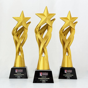 Trofeo Personalizzato con Stelle <span class=keywords><strong>Intrecciate</strong></span> in Oro e Base Nera - Premio per Risultati Professionali per Riconoscimenti Aziendali e Scolastici MH-J0103 - Product Image 1