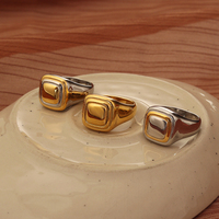 Nickel Free Chic zweifarbiger leerer Ring Edelstahl Modeschmuck PVD vergoldet Einfacher quadratischer Siegelring Männer