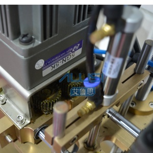 Máquina taponadora semiautomática de botellas de plástico en espiral Manual de escritorio a precio competitivo de alta velocidad - Product Image 6