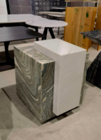 Table d'appoint haut de gamme en travertin naturel poli, éco-responsable, avec grande base en dalle, table d'appoint moderne de luxe pour salon, villa, hôtel
