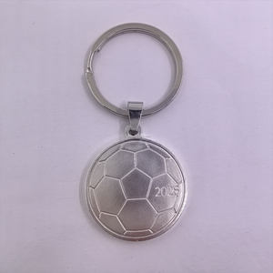2026 Maßgefertigter Luxus-Schlüsselanhänger aus Edelstahl mit Fußball-Thema als Souvenir und Autoschlüsselanhänger - Product Image 6