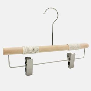 Meilleure vente évaluée <span class=keywords><strong>pas</strong></span> <span class=keywords><strong>cher</strong></span> fournisseur de supermarché <span class=keywords><strong>en</strong></span> gros populaire antidérapant cranté costume de placard cintres <span class=keywords><strong>en</strong></span> bois pour mariage - Product Image 3