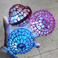 Nouveauté Jouet de balle volante LED UFO, rotation à 360 degrés, boomerang flottant, mini drone, jeu d'intérieur et d'extérieur, cadeau
