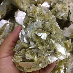 Pierres de quartz de guérison en lépidolite jaune naturelle, cristaux minéraux rugueux, tranche de mica doré, vente en gros - Product Image 5