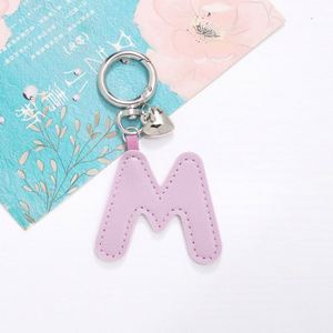 Llavero de Cuero Personalizado con 26 Letras Inglesas, Colgante Decorativo de Cuero PU de Alta Calidad y Colorido para Bolsos - Product Image 6