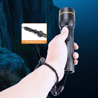 Lampe torche LED d'urgence extérieure à double source lumineuse (blanche et rouge), rotative, avec zoom, chargement rapide Type-C, étanche et résistante aux chutes