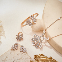 Parure de bijoux en laiton pour femme, forme irrégulière, quatre pièces, avec zircone étincelante, collier, boucles d'oreilles, bagues et bracelets, best-seller à Dubaï