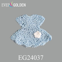 EG24037 6X5CM Mini robe colorée au crochet pour baby shower avec fleur pour mode Mini robe vêtements pour baptême