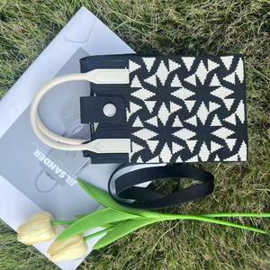 <span class=keywords><strong>Borsa</strong></span> per telefono a tema cartone animato in maglia in colori vivaci Texture morbida per i bambini da amare - Product Image 5