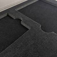 Boîte cadeau rigide noire personnalisée avec gaufrage argenté, pelliculage brillant, emballage en papier recyclable PPWR, écologique, carrée