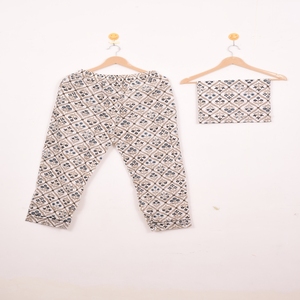 Ensemble de pyjama à coupe décontractée imprimé à la main avec motifs floraux - Vêtements de nuit en coton artisanal, vêtements de nuit et de détente bohèmes pour femmes, cadeau d'été - Product Image 5